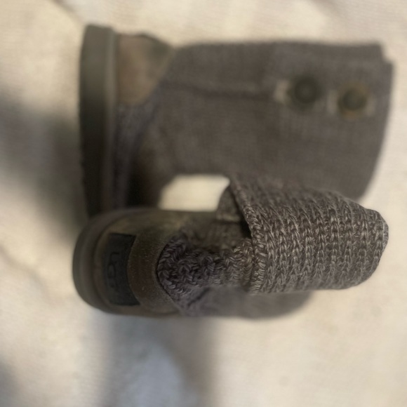 UGG - Picture 3 of 3